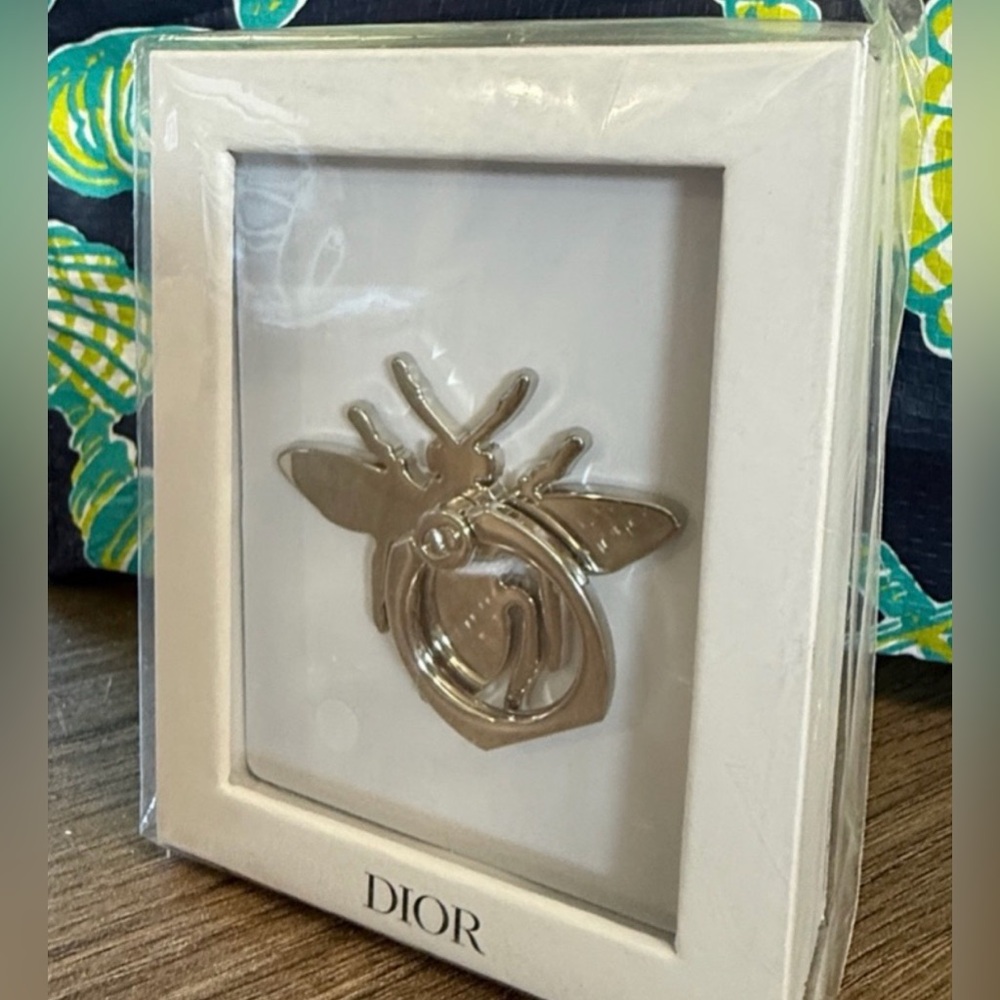 🐝 NIB/NIP DIOR Silver Bee Smartphone Ring Stand 1.8 x 2 inches 🐝 - Picture 6 of 10